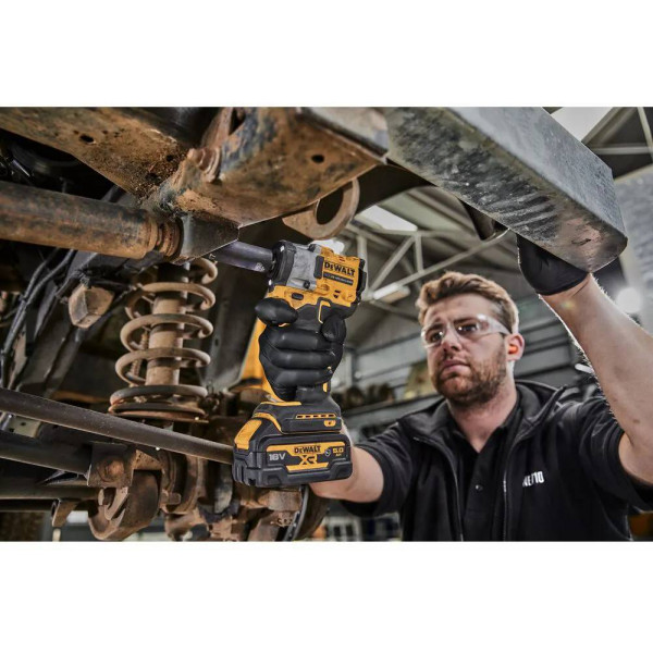 Шуруповерт Аккумуляторный ударный гайковерт DeWALT DCF921NT