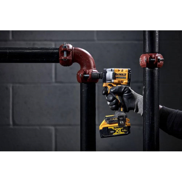Шуруповерт Акумуляторний ударний гайковерт DeWALT DCF922NT