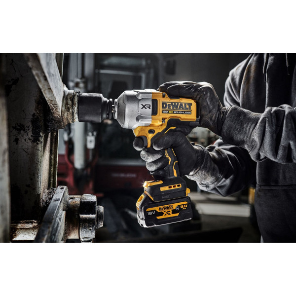 Шуруповерт Акумуляторний ударний гайковерт DeWALT DCF961N