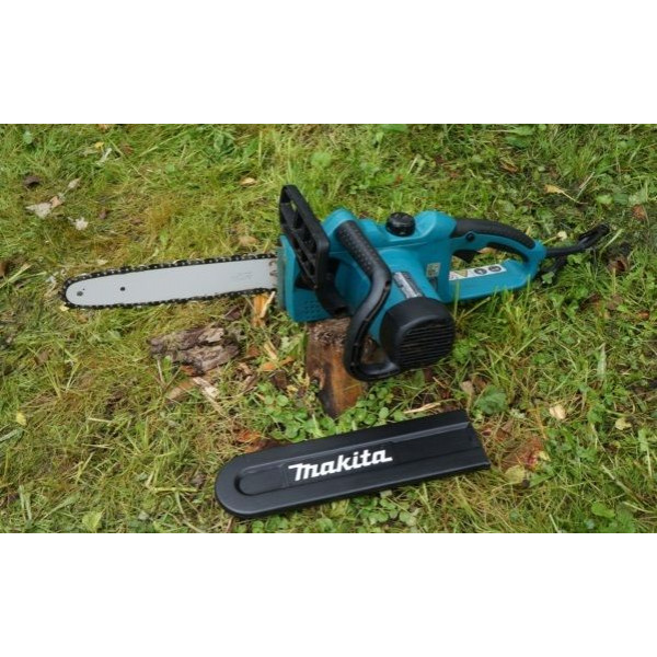 Електропила Makita UC 3020 A