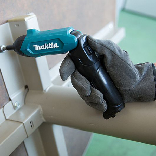 Шуруповерт Makita Makita DF001DW