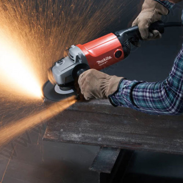 Угловая шлифмашинка Makita M0921