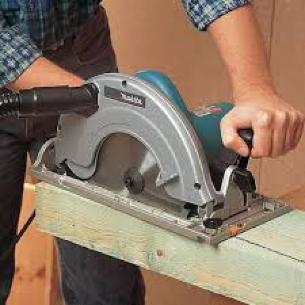Дисковая пила Makita 5903R