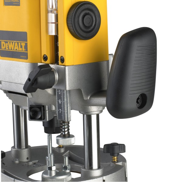 Фрезер DeWalt DW625E